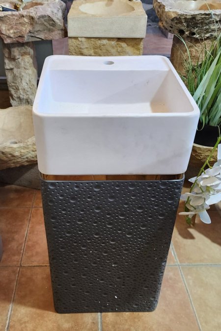 ⚫ مغسلة ستاند مربعة بتصميم فريد منقوش